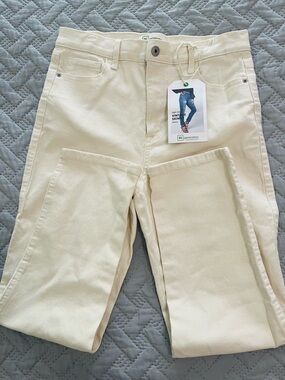 Re generation by Celebrity Pink Cream High-Rise  vintage  Venus Skinny Jeans